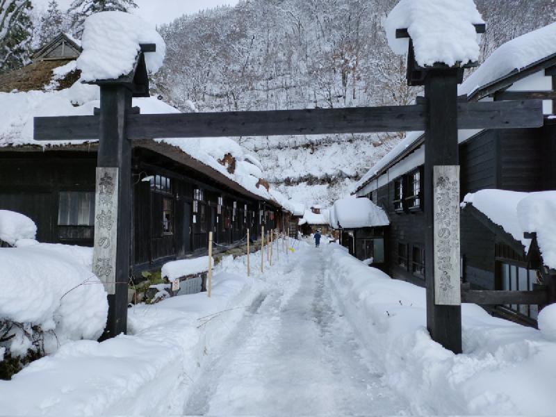 鶴の湯温泉正面